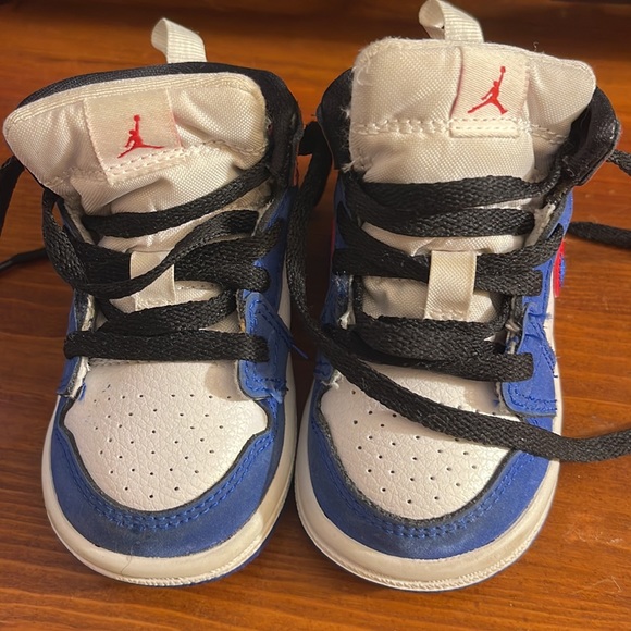 Kids Air Jordan - Picture 4 of 5